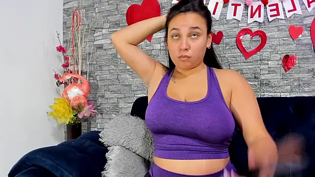 Snapshot of LizzRouse chatting on February 11, 2025, 9:14 pm LizzRouse online show from February 11, 2025, 9:14 pm