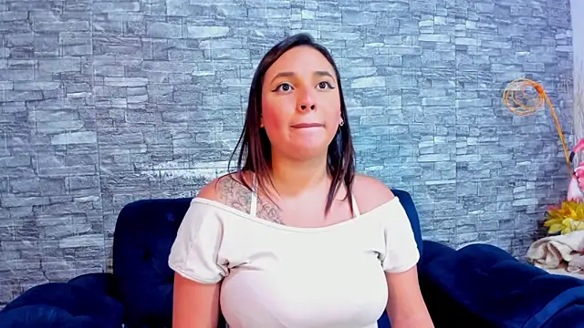 Snapshot of LizzRouse chatting on February 22, 2025, 11:13 pm LizzRouse online show from February 22, 2025, 11:13 pm