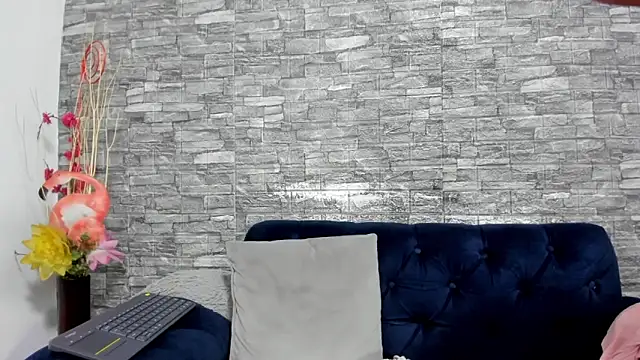 Snapshot of LizzRouse chatting on February 23, 2025, 6:01 pm LizzRouse online show from February 23, 2025, 6:01 pm