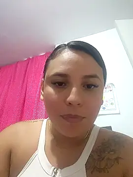 Snapshot of LizzRouse chatting on September 26, 2025, 8:13 pm LizzRouse online show from September 26, 2025, 8:13 pm