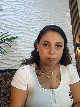 Snapshot of LizzRouse chatting on October 3, 2025, 9:56 pm LizzRouse online show from October 3, 2025, 9:56 pm