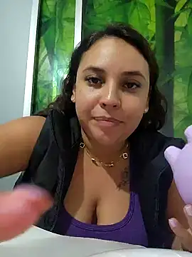 Snapshot of LizzRouse chatting on October 8, 2025, 9:45 pm LizzRouse online show from October 8, 2025, 9:45 pm