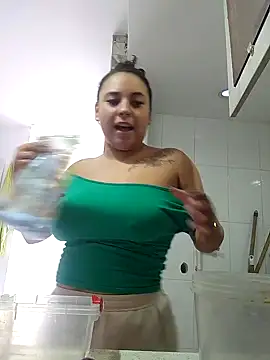 Snapshot of LizzRouse chatting on October 10, 2025, 5:12 pm LizzRouse online show from October 10, 2025, 5:12 pm