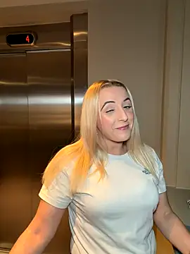 Snapshot of Strongqueen chatting on January 7, 2026, 9:06 pm Strongqueen online show from January 7, 2026, 9:06 pm