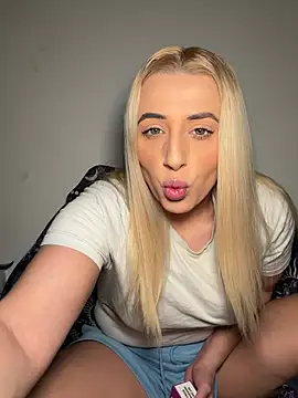 Snapshot of Strongqueen chatting on February 26, 2026, 9:47 pm Strongqueen online show from February 26, 2026, 9:47 pm