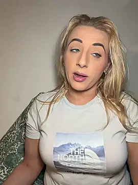 Snapshot of Strongqueen chatting on March 5, 2026, 8:38 pm Strongqueen online show from March 5, 2026, 8:38 pm