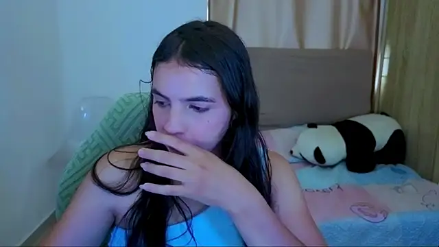 Snapshot of _elenna chatting on July 7, 2026, 6:01 pm elenna online show from July 7, 2026, 6:01 pm