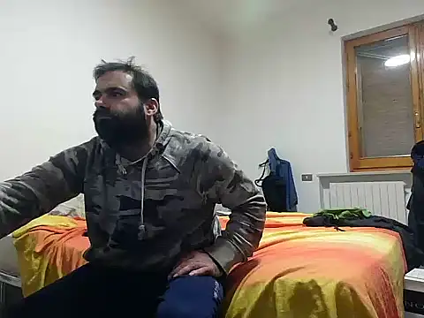 Snapshot of Attila985 chatting on November 7, 2025, 8:42 pm Attila985 online show from November 7, 2025, 8:42 pm