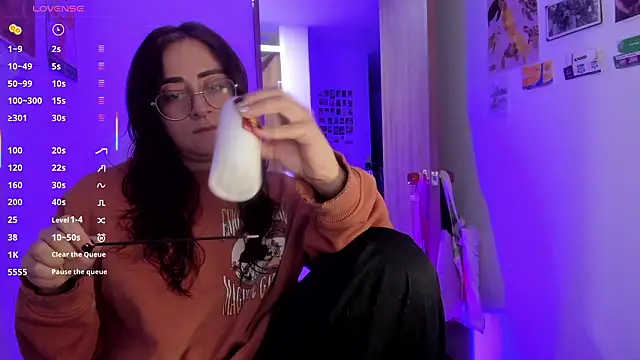 linda giggle online show from March 12, 2026, 11:44 pm