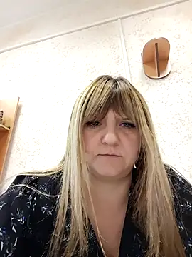 Snapshot of Office_Albertina chatting on October 7, 2025, 9:56 pm Office Albertina online show from October 7, 2025, 9:56 pm