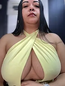 Snapshot of cami_ortiz__ chatting on February 18, 2025, 5:21 pm cami ortiz online show from February 18, 2025, 5:21 pm