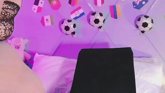 emmajohnss online show from July 11, 2026, 4:04 am