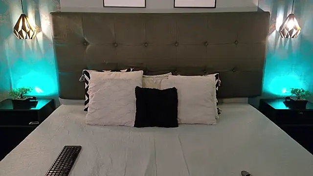 Madisonsmiith online show from November 6, 2025, 8:32 pm