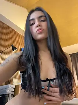 Snapshot of DaphneUwu chatting on January 9, 2026, 12:46 am DaphneUwu online show from January 9, 2026, 12:46 am