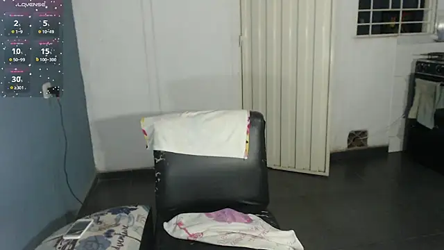 Snapshot of selena_moon98 chatting on January 27, 2025, 2:53 am selena moon98 online show from January 27, 2025, 2:53 am