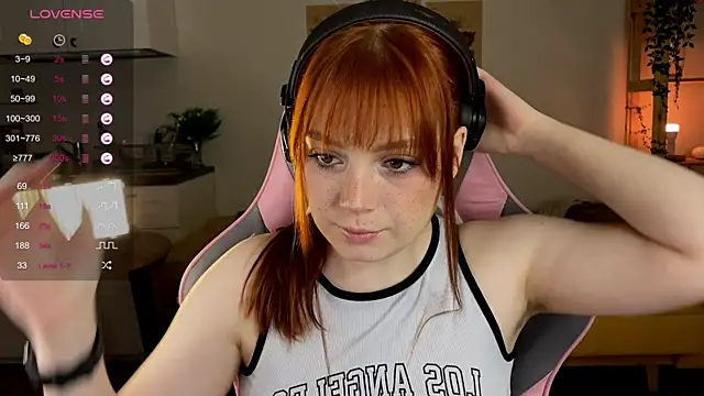 Snapshot of Sofy_Benson chatting on January 6, 2026, 1:37 pm Sofy Benson online show from January 6, 2026, 1:37 pm