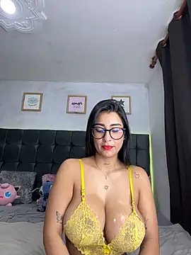 lovely violet13 online show from November 24, 2025, 4:07 pm