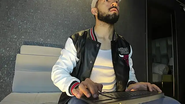 Snapshot of MarkWalker__ chatting on November 17, 2025, 11:16 am MarkWalker online show from November 17, 2025, 11:16 am