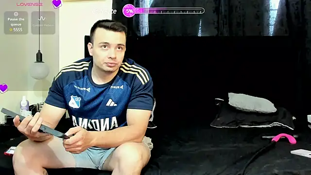 Snapshot of lissandthor13 chatting on February 15, 2025, 8:33 pm lissandthor13 online show from February 15, 2025, 8:33 pm