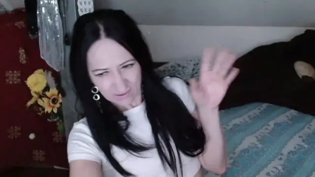 Snapshot of DebraMilf chatting on April 24, 2026, 12:57 am DebraMilf online show from April 24, 2026, 12:57 am