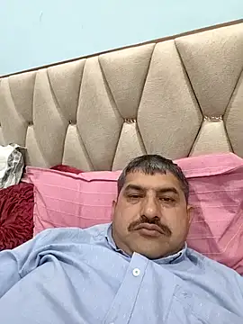 Snapshot of Amandev7 chatting on February 25, 2026, 3:32 pm Amandev7 online show from February 25, 2026, 3:32 pm