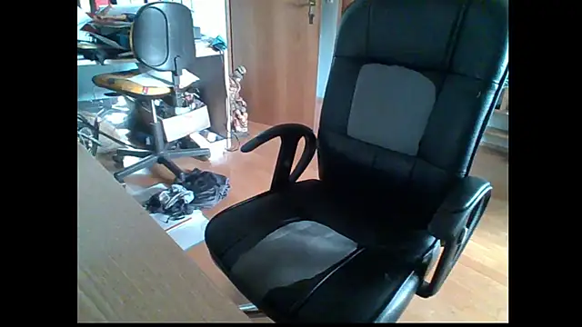 Snapshot of michl9322 chatting on October 6, 2025, 9:07 am michl9322 online show from October 6, 2025, 9:07 am