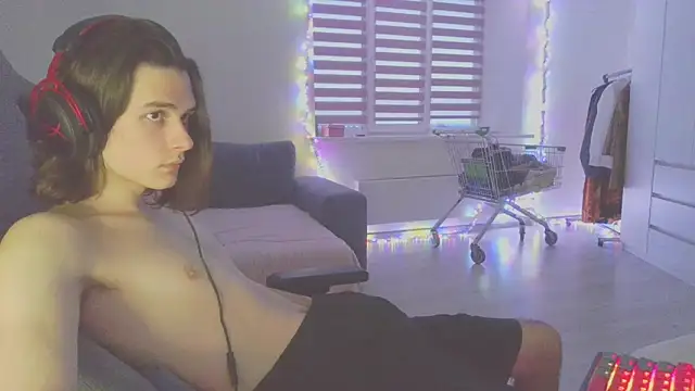 CandyChell online show from December 28, 2024, 11:52 am