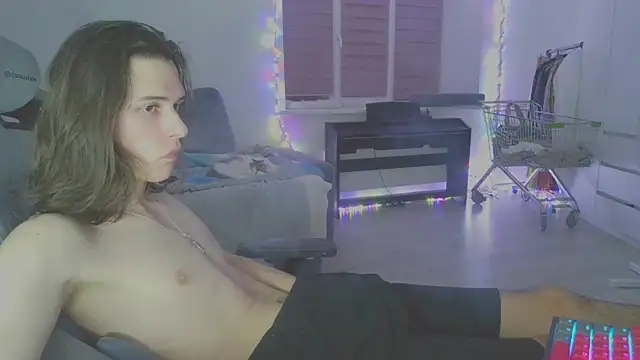 CandyChell online show from March 5, 2025, 4:35 pm