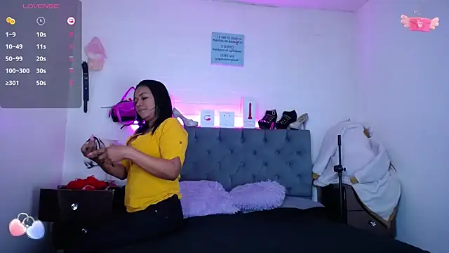 Snapshot of louise_nails chatting on March 20, 2025, 6:31 pm louise nails online show from March 20, 2025, 6:31 pm