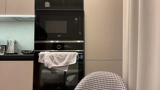 Bear bear  online show from November 22, 2025, 11:31 am