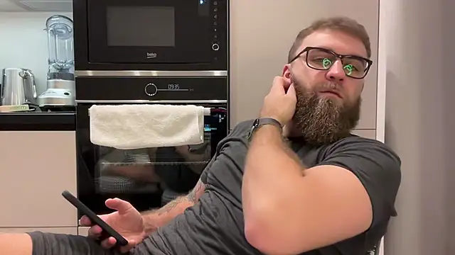 Snapshot of Bear_bear_ chatting on January 11, 2026, 4:12 pm Bear bear online show from January 11, 2026, 4:12 pm