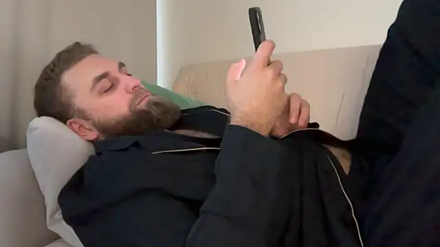 Snapshot of Bear_bear_ chatting on February 25, 2026, 2:37 pm Bear bear online show from February 25, 2026, 2:37 pm