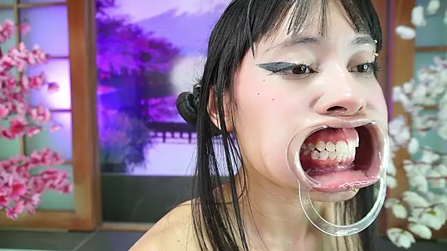 Snapshot of miss__maria chatting on March 6, 2025, 9:09 pm miss maria online show from March 6, 2025, 9:09 pm