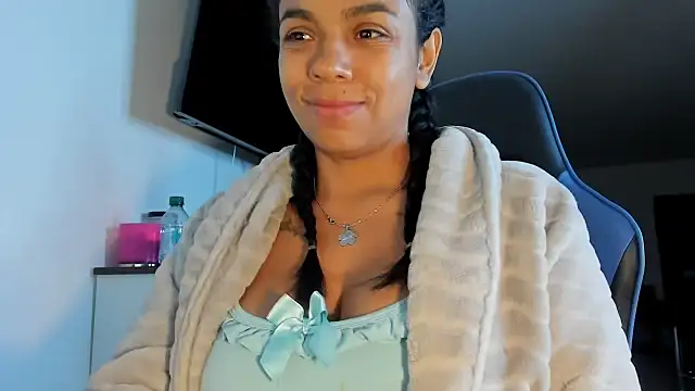 Snapshot of victoriachicas chatting on October 3, 2025, 8:11 am victoriachicas online show from October 3, 2025, 8:11 am