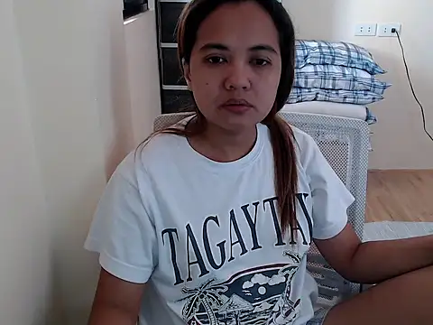 Snapshot of xTheLastVIRGINx chatting on February 5, 2026, 5:34 am xTheLastVIRGINx online show from February 5, 2026, 5:34 am