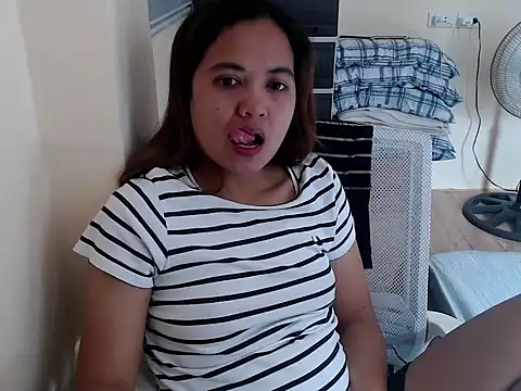 Snapshot of xTheLastVIRGINx chatting on February 10, 2026, 5:44 am xTheLastVIRGINx online show from February 10, 2026, 5:44 am