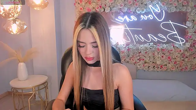 JuanitaClay online show from December 15, 2025, 12:20 pm