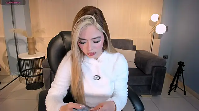 Snapshot of JuanitaClay chatting on January 19, 2026, 12:20 pm JuanitaClay online show from January 19, 2026, 12:20 pm