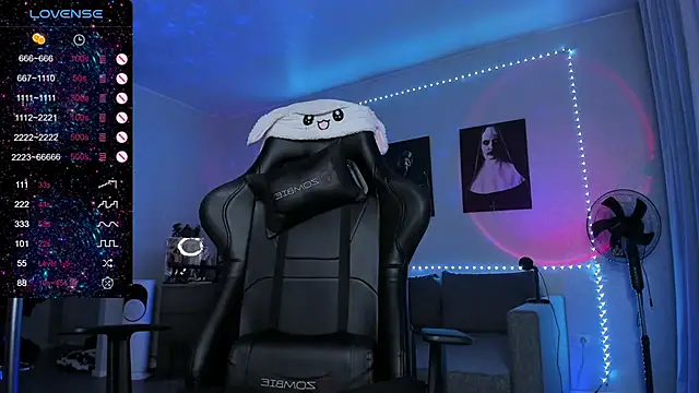 Snapshot of RachelQueen_ chatting on November 13, 2025, 10:36 am RachelQueen online show from November 13, 2025, 10:36 am