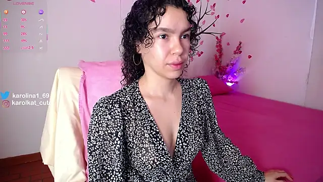 Karolina 1 online show from October 27, 2025, 1:37 pm