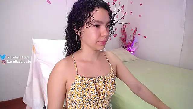 Karolina 1 online show from November 7, 2025, 1:11 pm