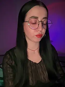 Emylia online show from November 12, 2025, 8:52 pm