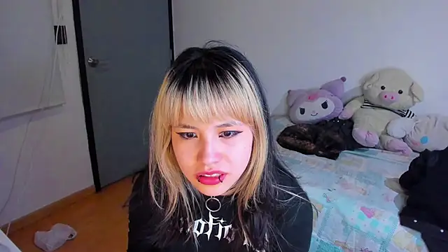 Snapshot of Akane-Mou chatting on December 12, 2024, 2:26 am Akane-Mou online show from December 12, 2024, 2:26 am