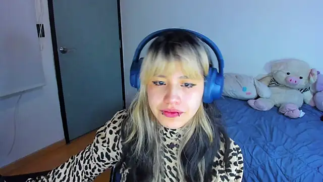 Snapshot of Akane-Mou chatting on January 4, 2025, 9:43 am Akane-Mou online show from January 4, 2025, 9:43 am