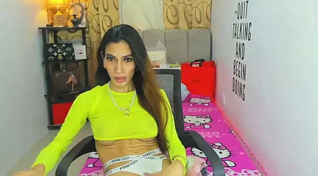 Snapshot of Trixie_Mattel21 chatting on December 28, 2024, 5:02 am Trixie Mattel21 online show from December 28, 2024, 5:02 am