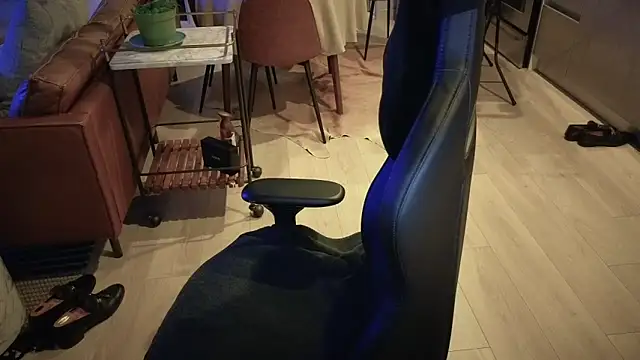 HungandThickLatin online show from October 26, 2025, 8:53 am