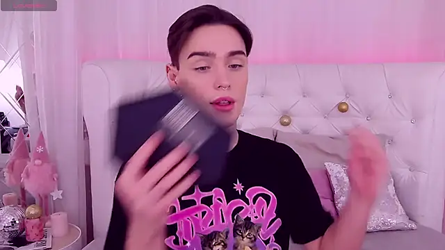 Snapshot of RobbyCharming chatting on December 22, 2024, 6:37 pm RobbyCharming online show from December 22, 2024, 6:37 pm