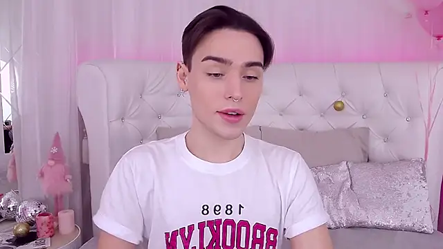 Snapshot of RobbyCharming chatting on December 27, 2024, 7:46 pm RobbyCharming online show from December 27, 2024, 7:46 pm