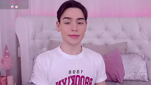 Snapshot of RobbyCharming chatting on January 8, 2025, 7:56 pm RobbyCharming online show from January 8, 2025, 7:56 pm