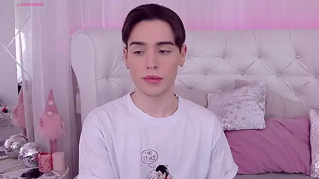 Snapshot of RobbyCharming chatting on January 11, 2025, 7:38 pm RobbyCharming online show from January 11, 2025, 7:38 pm